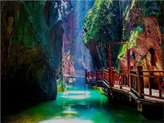 黃金周 ｜ 琉璃仙境！張家界朝陽(yáng)地縫提質(zhì)后重新開(kāi)放